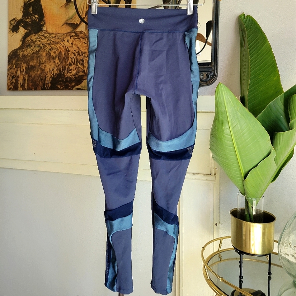 EUC ALEKTA Brazilian 🇧🇷 AMAZING Body Sculpt Leggings size Medium